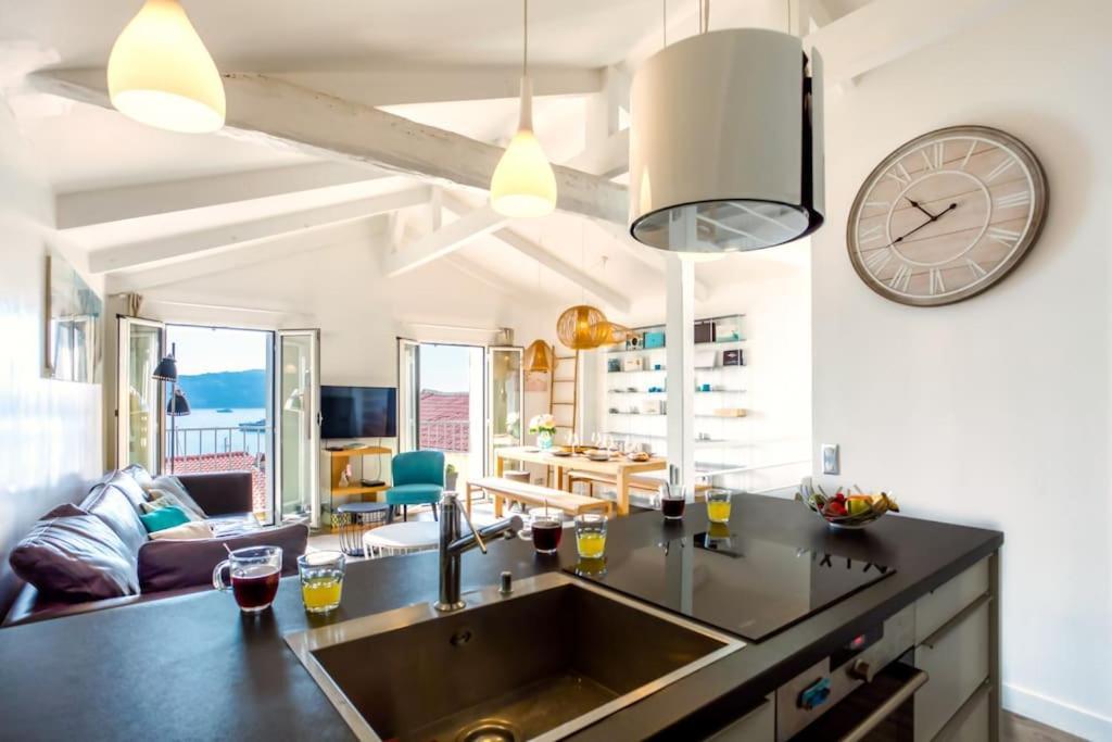 #40 Bright Sea View Suite For 6 2Mins Walk Port & Sea Villefranche-sur-Mer Eksteriør billede